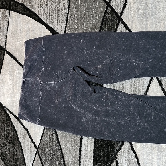 VS PINK YOGA ACID WASH BLACK 2019 LEGGINGS - Picture 8 of 11